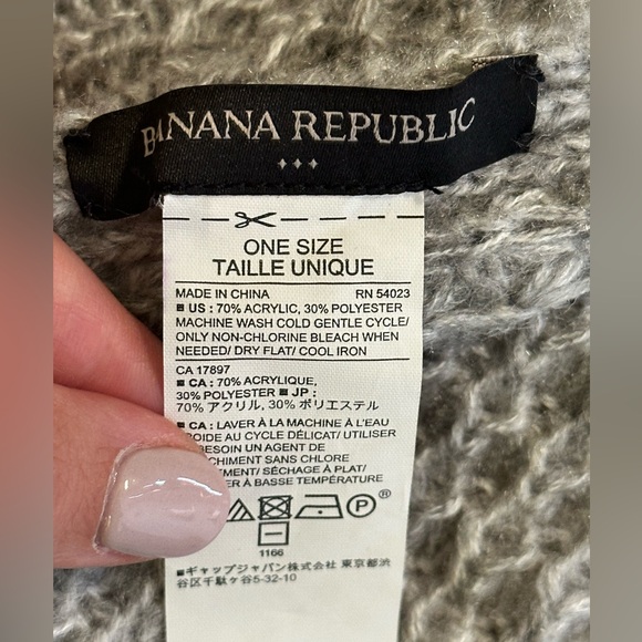 Banana Republic grey woven soft rectangular scarf 18” x 70” - Picture 2 of 4